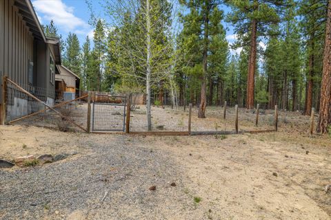 Tiny photo for 51601 Pine Loop Drive #na, La Pine, OR 97739 (MLS # 220219866)