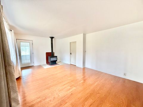 Tiny photo for 21717 Moccasin Lane, Chiloquin, OR 97624 (MLS # 220219867)
