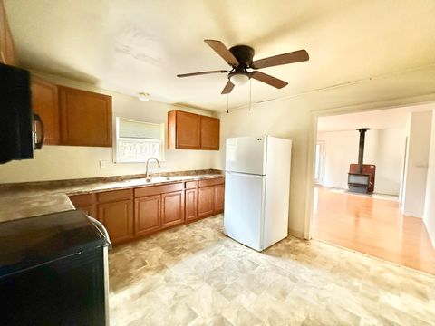 Tiny photo for 21717 Moccasin Lane, Chiloquin, OR 97624 (MLS # 220219867)