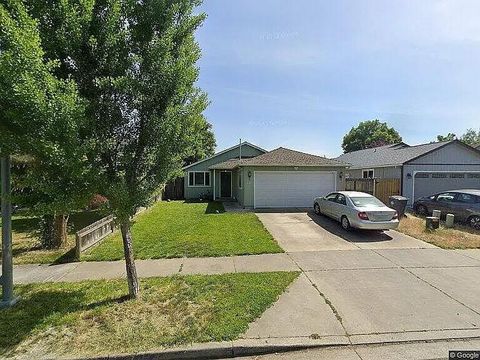 Photo of 771 Halvorsen Street, Medford, OR 97501 (MLS # 220212373)