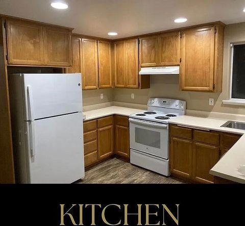 Tiny photo for 771 Halvorsen Street, Medford, OR 97501 (MLS # 220212373)