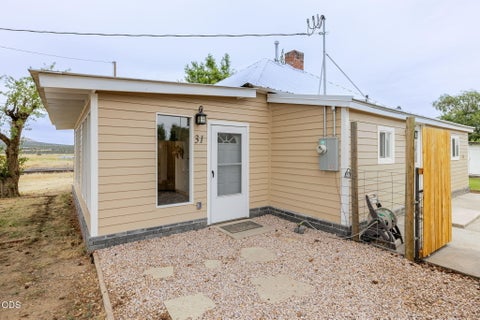Photo of 31 3rd Street, Metolius, OR 97741 (MLS # 220224197)