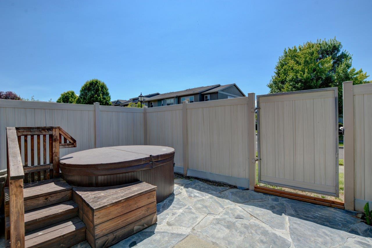 Alderwood Townhomes - Residential