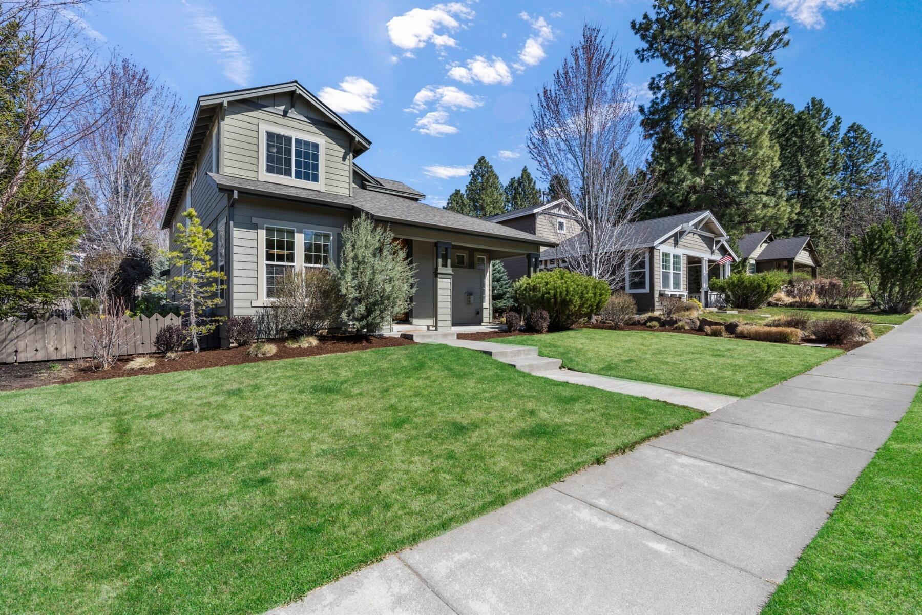 61425 Davis Lake Loop