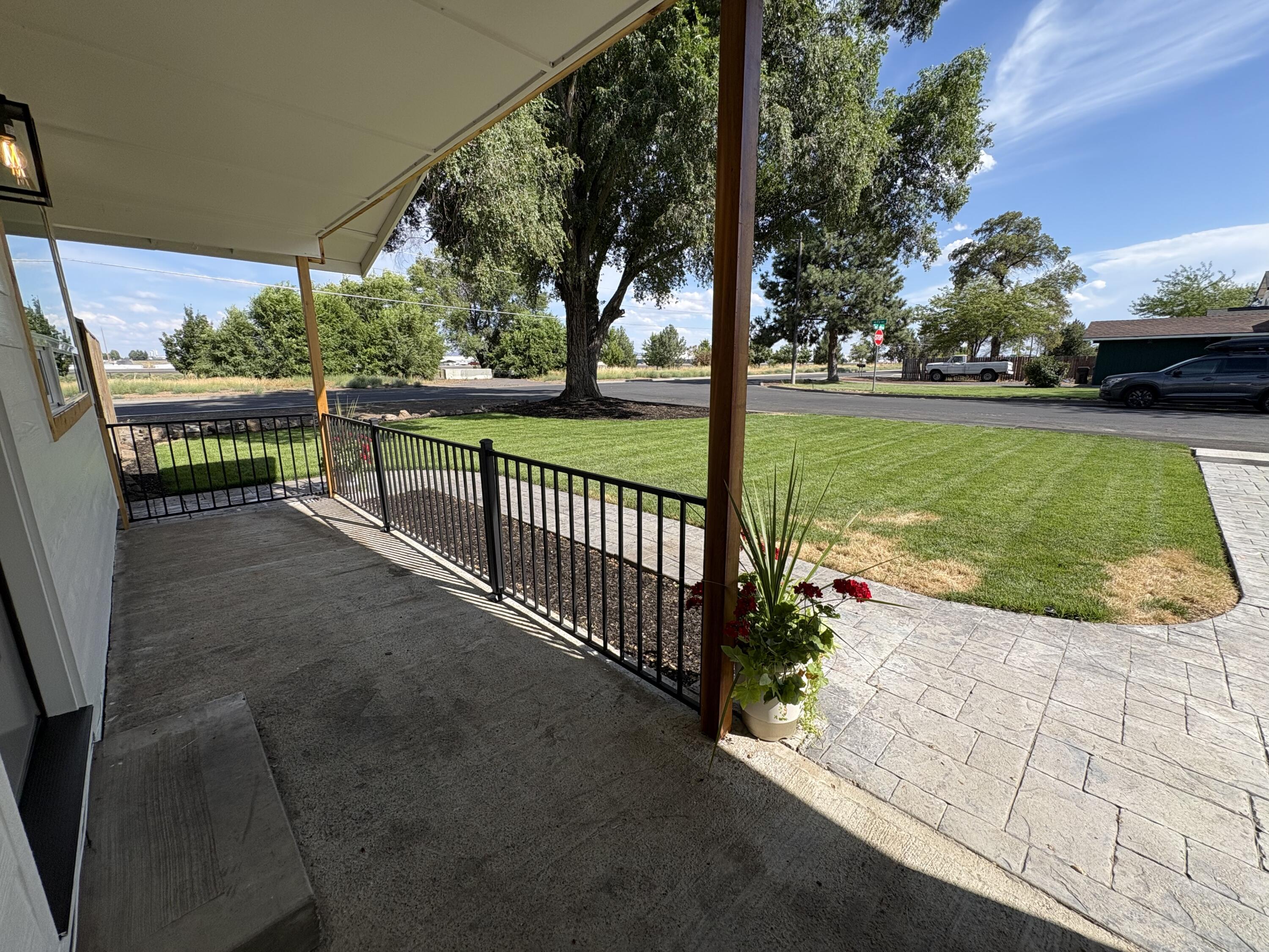 107 NW Fir Avenue