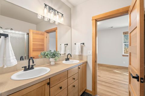 Tiny photo for 533 N Freemont Street, Sisters, OR 97759 (MLS # 220213328)