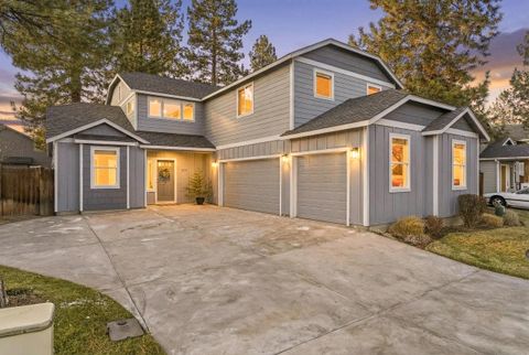 Photo of 533 N Freemont Street, Sisters, OR 97759 (MLS # 220213328)