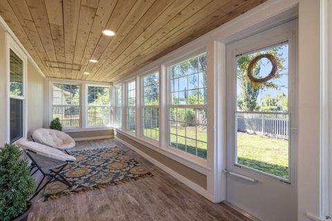 Tiny photo for 1759 Summers Lane, Klamath Falls, OR 97603 (MLS # 220213182)