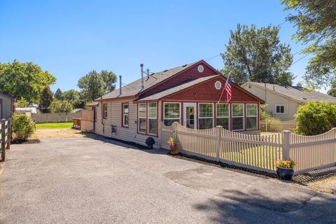 Tiny photo for 1759 Summers Lane, Klamath Falls, OR 97603 (MLS # 220213182)