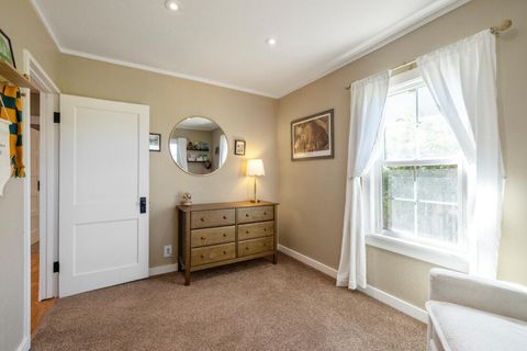 Tiny photo for 1759 Summers Lane, Klamath Falls, OR 97603 (MLS # 220213182)