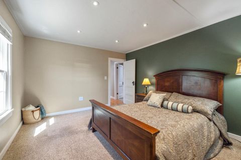 Tiny photo for 1759 Summers Lane, Klamath Falls, OR 97603 (MLS # 220213182)