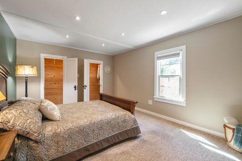 Tiny photo for 1759 Summers Lane, Klamath Falls, OR 97603 (MLS # 220213182)