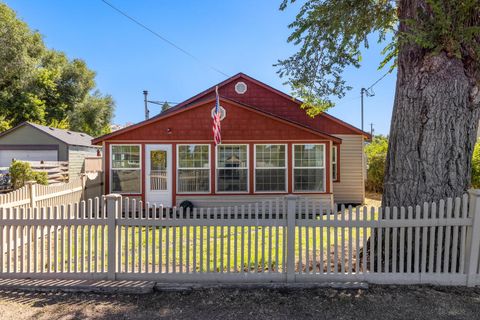 Tiny photo for 1759 Summers Lane, Klamath Falls, OR 97603 (MLS # 220213182)