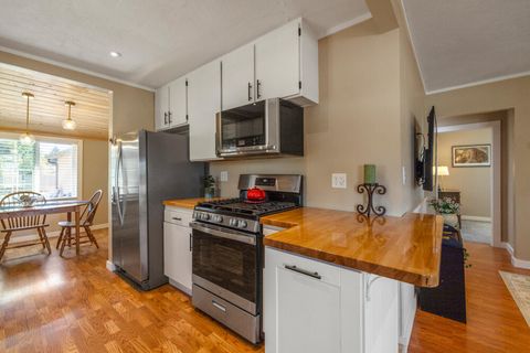 Tiny photo for 1759 Summers Lane, Klamath Falls, OR 97603 (MLS # 220213182)