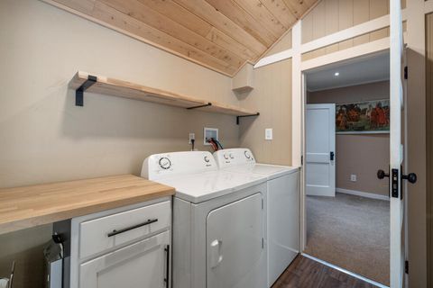 Tiny photo for 1759 Summers Lane, Klamath Falls, OR 97603 (MLS # 220213182)