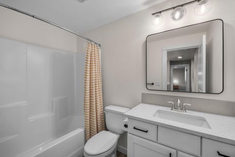 Tiny photo for 1801 NE Shadowcrest Way, Bend, OR 97701 (MLS # 220217633)