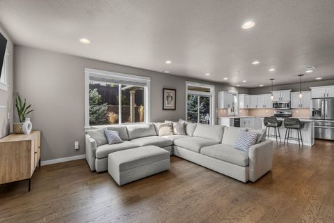 Tiny photo for 1801 NE Shadowcrest Way, Bend, OR 97701 (MLS # 220217633)