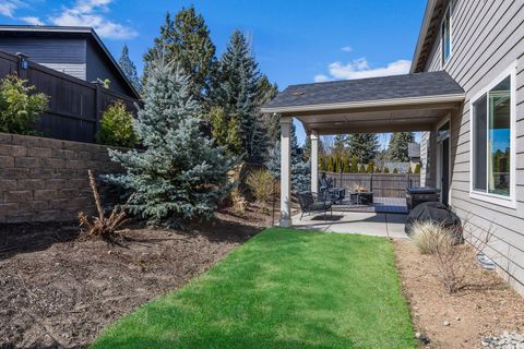 Tiny photo for 1801 NE Shadowcrest Way, Bend, OR 97701 (MLS # 220217633)