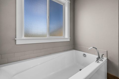 Tiny photo for 1801 NE Shadowcrest Way, Bend, OR 97701 (MLS # 220217633)