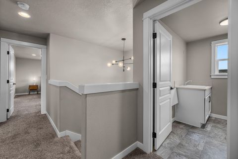 Tiny photo for 1801 NE Shadowcrest Way, Bend, OR 97701 (MLS # 220217633)