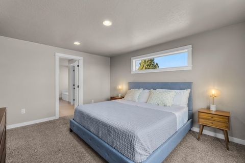 Tiny photo for 1801 NE Shadowcrest Way, Bend, OR 97701 (MLS # 220217633)