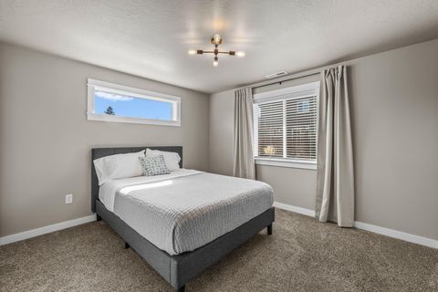Tiny photo for 1801 NE Shadowcrest Way, Bend, OR 97701 (MLS # 220217633)
