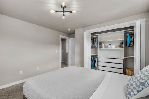 Tiny photo for 1801 NE Shadowcrest Way, Bend, OR 97701 (MLS # 220217633)