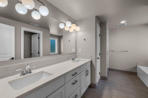 Tiny photo for 1801 NE Shadowcrest Way, Bend, OR 97701 (MLS # 220217633)