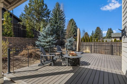 Tiny photo for 1801 NE Shadowcrest Way, Bend, OR 97701 (MLS # 220217633)