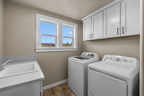 Tiny photo for 1801 NE Shadowcrest Way, Bend, OR 97701 (MLS # 220217633)