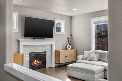 Tiny photo for 1801 NE Shadowcrest Way, Bend, OR 97701 (MLS # 220217633)