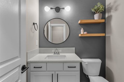 Tiny photo for 1801 NE Shadowcrest Way, Bend, OR 97701 (MLS # 220217633)