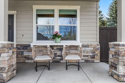 Tiny photo for 1801 NE Shadowcrest Way, Bend, OR 97701 (MLS # 220217633)