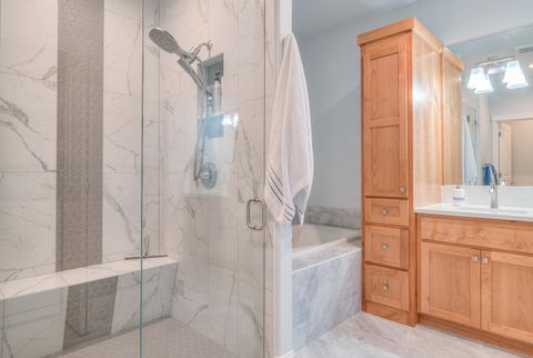 Tiny photo for 10737 Village Loop, Redmond, OR 97756 (MLS # 220221711)