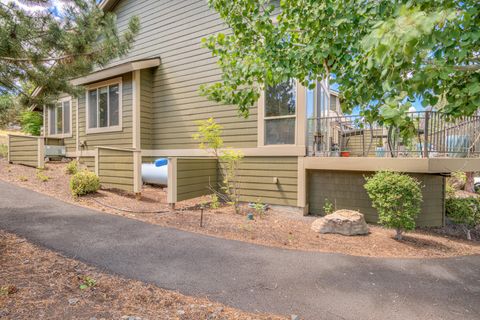 Tiny photo for 10737 Village Loop, Redmond, OR 97756 (MLS # 220221711)