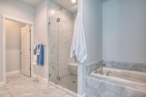 Tiny photo for 10737 Village Loop, Redmond, OR 97756 (MLS # 220221711)