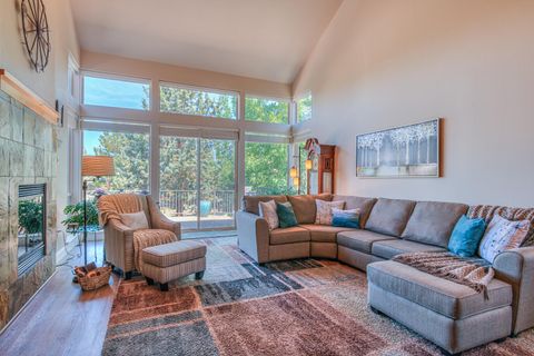 Tiny photo for 10737 Village Loop, Redmond, OR 97756 (MLS # 220221711)