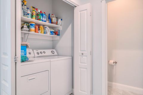 Tiny photo for 10737 Village Loop, Redmond, OR 97756 (MLS # 220221711)