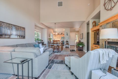Tiny photo for 10737 Village Loop, Redmond, OR 97756 (MLS # 220221711)
