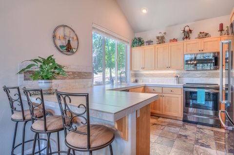 Tiny photo for 10737 Village Loop, Redmond, OR 97756 (MLS # 220221711)