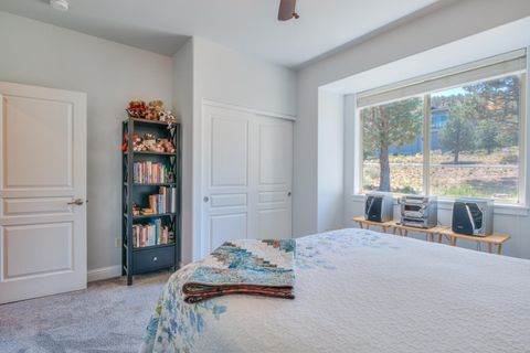 Tiny photo for 10737 Village Loop, Redmond, OR 97756 (MLS # 220221711)