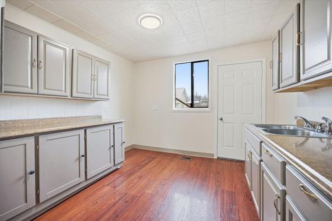 Tiny photo for 606 SW 2nd Street, Pendleton, OR 97801 (MLS # 220214044)