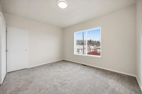 Tiny photo for 606 SW 2nd Street, Pendleton, OR 97801 (MLS # 220214044)