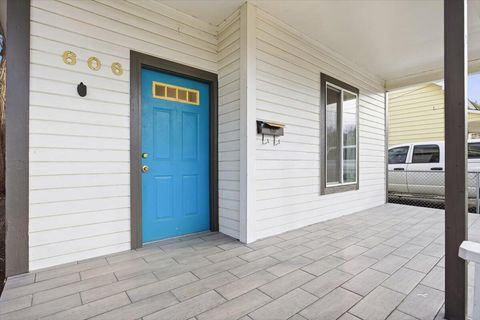 Tiny photo for 606 SW 2nd Street, Pendleton, OR 97801 (MLS # 220214044)