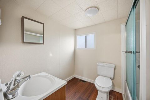 Tiny photo for 606 SW 2nd Street, Pendleton, OR 97801 (MLS # 220214044)