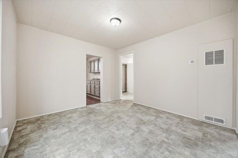 Tiny photo for 606 SW 2nd Street, Pendleton, OR 97801 (MLS # 220214044)