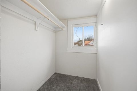 Tiny photo for 606 SW 2nd Street, Pendleton, OR 97801 (MLS # 220214044)