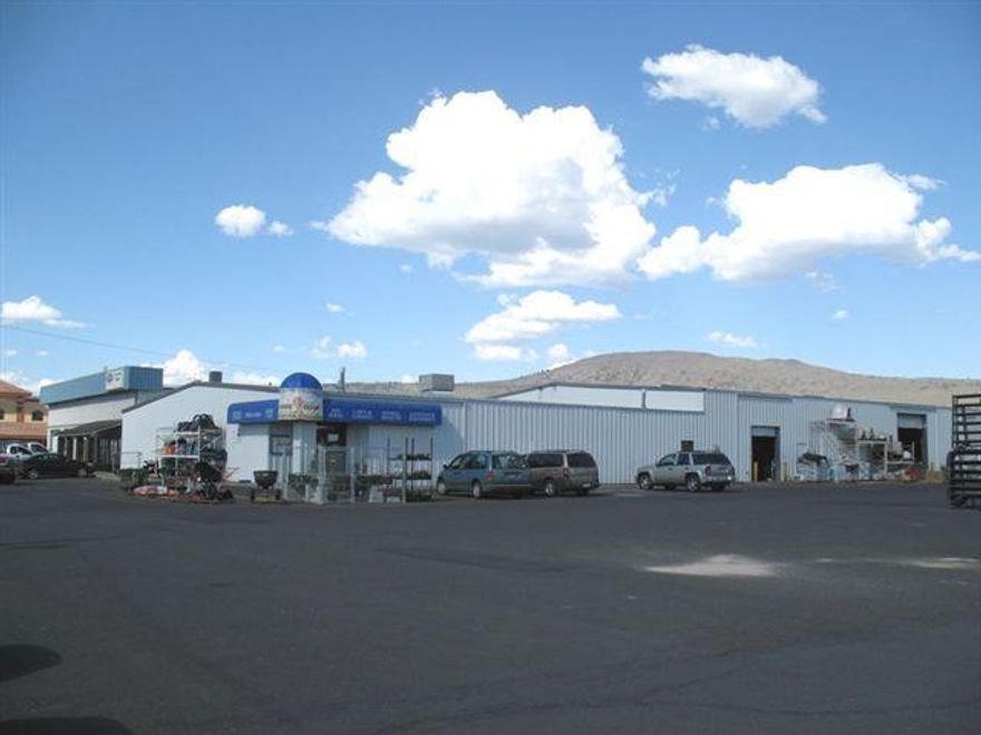 Excellent Retail Location. Owner Would Divide. 5000 Sq.Ft. Retail @ $0.50/Sq.Ft. & 10125 Sq.Ft. Warehouse @ $0.40/Sq.Ft. Building Is Metal Clad, Steel Structure W/ Paved Parking & Yard. High Visability, Good Ingress + Egress.