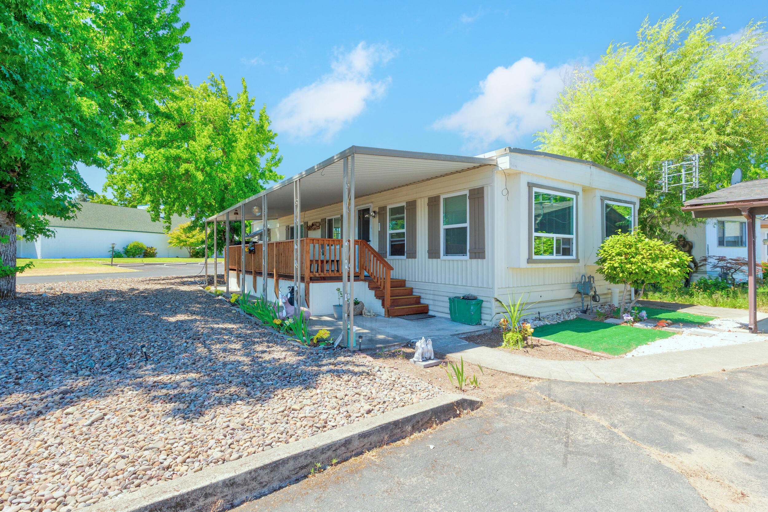 Rogue Lea Estates - Residential