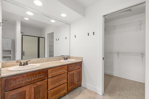 Tiny photo for 1238 Fruitdale Drive, Grants Pass, OR 97527 (MLS # 220219694)